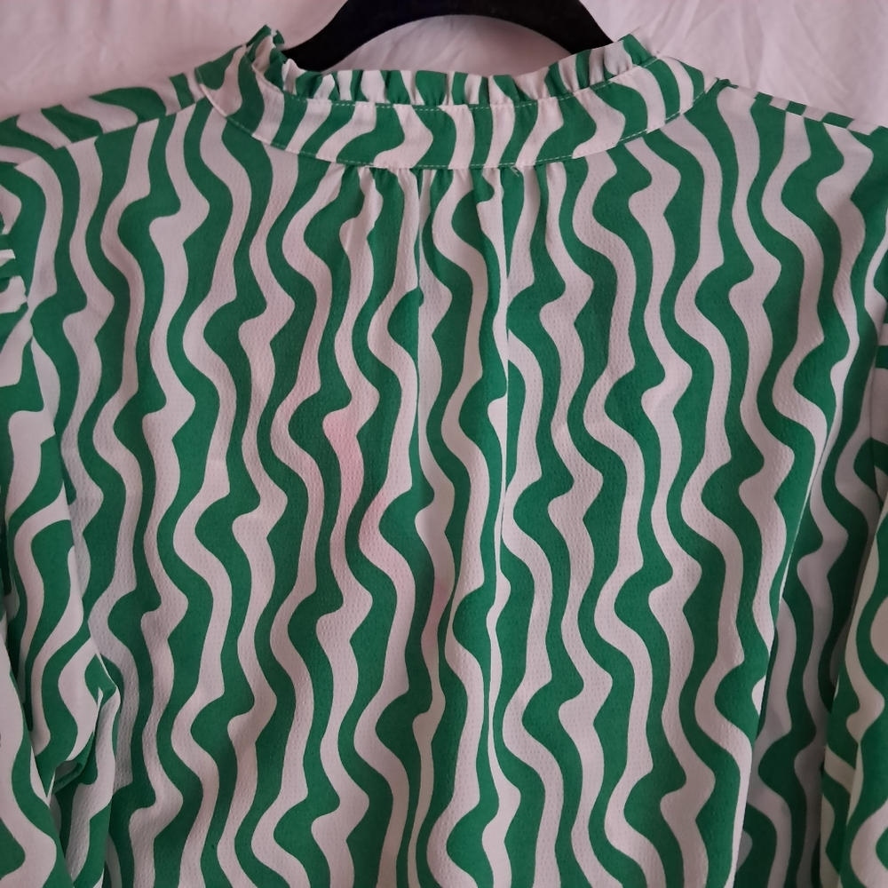 THML Womens Long Sleeve Blouse Green/White Wave Fuschia Accent Medium EUC - Picture 10 of 13